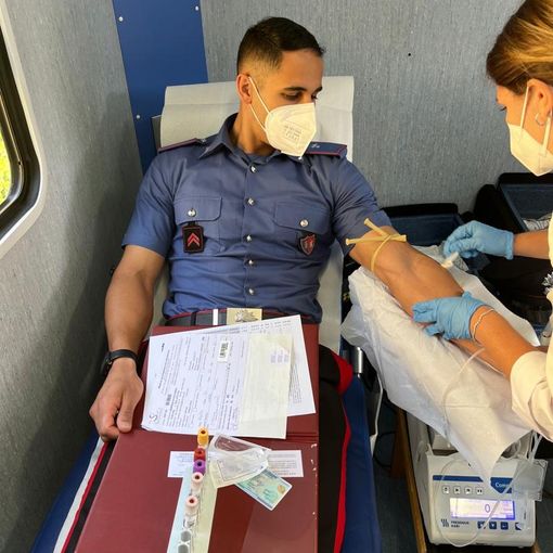 Oggi è la Giornata Mondiale del Donatore del Sangue: in piazza Castello gospel e risate con Zelig