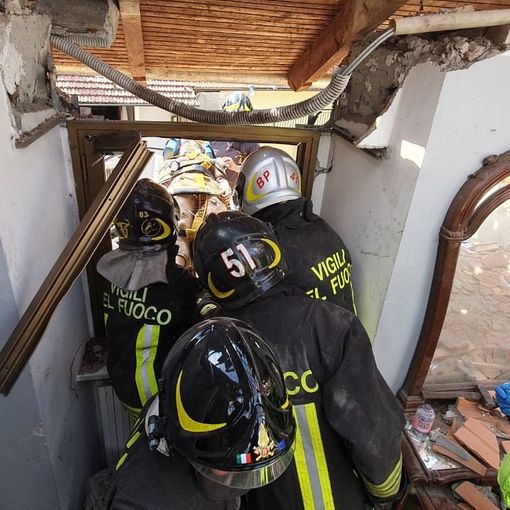 casa crollata e soccorsi