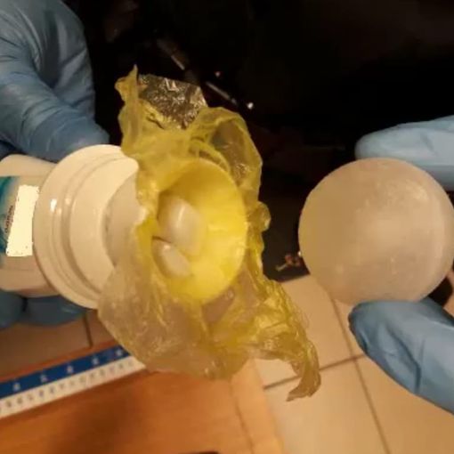 Droga nascosta tra i deodoranti e la schiuma da barba: un arresto in Barriera di Milano [VIDEO]