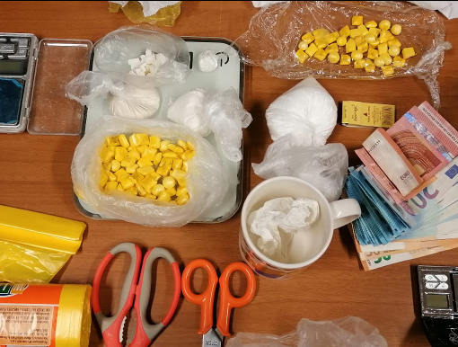 La droga era nascosta nell'amuleto portafortuna: arrestato pusher a Barriera di Milano