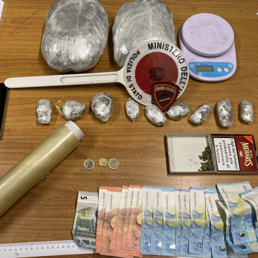 Barriera di Milano, la polizia entra negli “appartamenti della droga”: 5 arresti