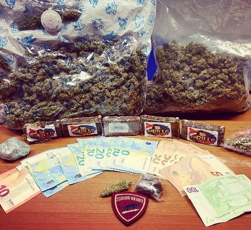 Aurora, nascondeva in casa 2 kg di droga: arrestato