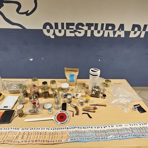 droga e soldi recuperati dalla polizia
