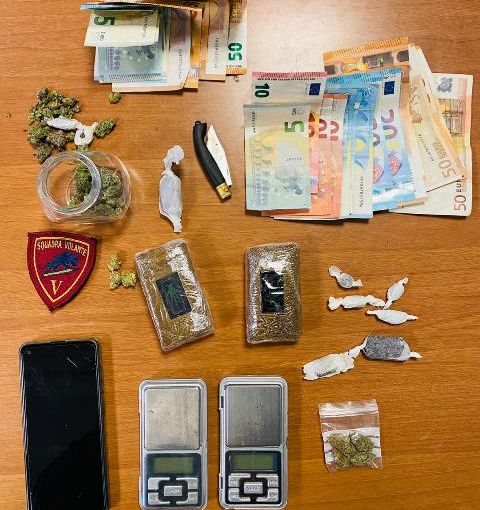 La droga era 'affare di famiglia': arrestato il maggiore e denunciato il fratello minorenne