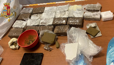 Droga nascosta nel muro dell'appartamento: sequestrati 7 chili di stupefacenti a Madonna di Campagna