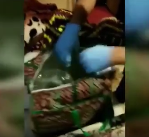 Un selfie lo tradisce: blitz della Polizia a Barriera di Milano, trovati 8 chili di marijuana in un alloggio [VIDEO]