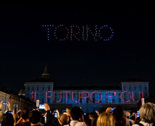 Droni di San Giovanni a Torino, la frase di chiusura la sceglie il pubblico