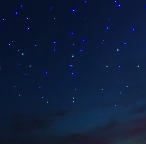 A San Giovanni 200 droni illuminano i cieli di piazza Castello con un omaggio a Torino