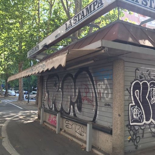 Edicola chiusa a Torino