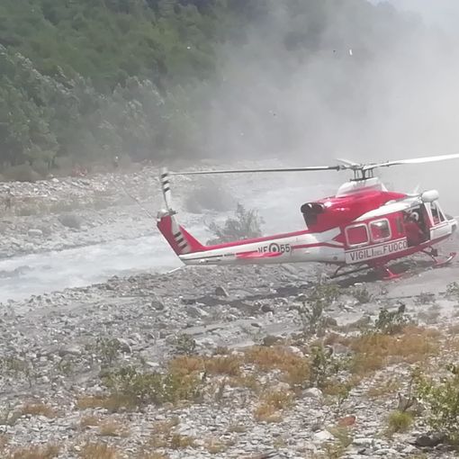 Venaus, 5 ragazzi intrappolati sul torrente Cenischia recuperati con l'elicottero [VIDEO]