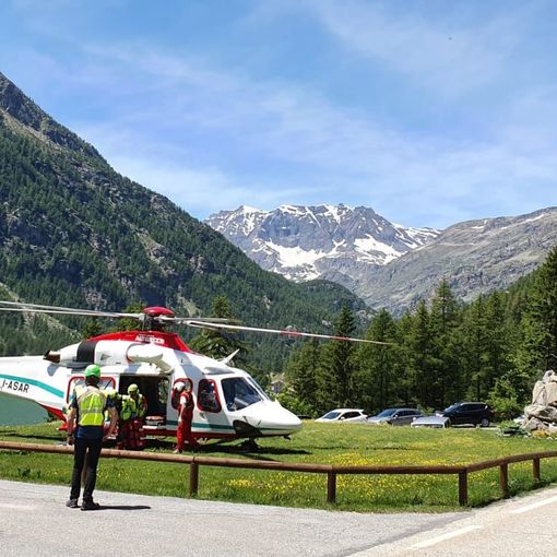 Due interventi in quota per il soccorso alpino: soccorsi alcuni escursionisti caduti sulla neve dura