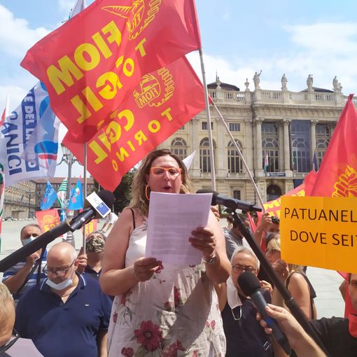 Lettera aperta dei lavoratori ex Embraco al premier Conte: &quot;Il ministro Patuanelli è assente&quot;