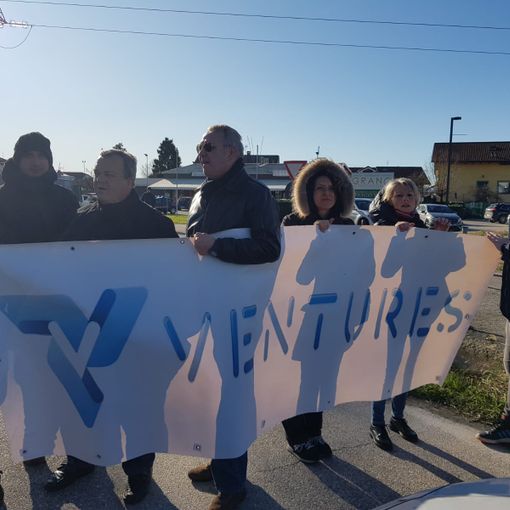 Embraco: lavoratori in presidio al casello di Santena. E domani pomeriggio la Messa con Nosiglia