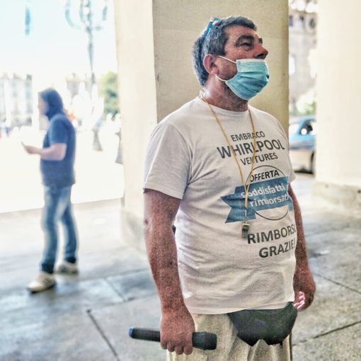 Ex Embraco: tensioni tra lavoratori e sindacalisti sotto la prefettura. Todde assicura: &quot;Cassa integrazione subito&quot; [FOTO e VIDEO]