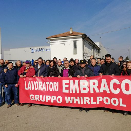 Embraco, i lavoratori incontrano il ministro Poletti che rassicura: &quot;Facciamo il possibile. L'azienda non può fare ciò che vuole&quot;