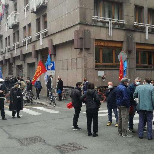 Manifestazione di operai in via Magenta