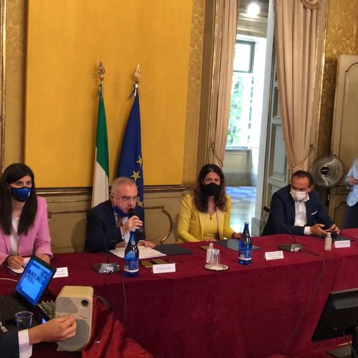 tavolo su embraco - foto di repertorio