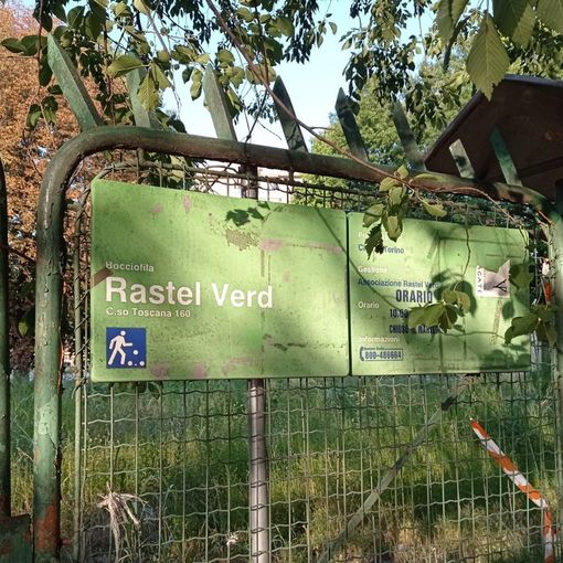 Ex bocciofila Rastel Verd nuovo bosco urbano? &quot;Qui l’erba è alta tre metri&quot;