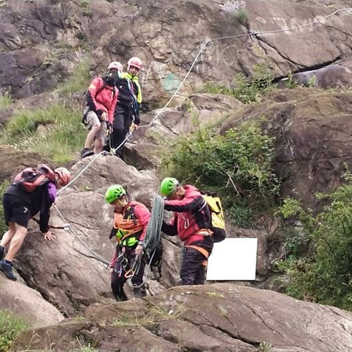 Soccorso Alpino e Vigili del fuoco salvano due escursionisti in difficoltà lungo la via ferrata Carlo Giorda