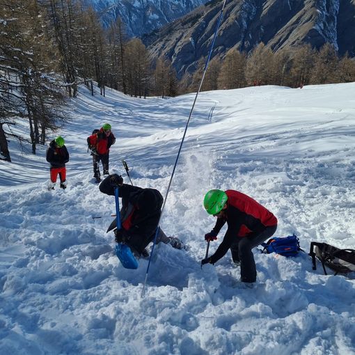 CNAS Piemonte: esercitazione di soccorso in valanga sul monte Jafferau a Bardonecchia