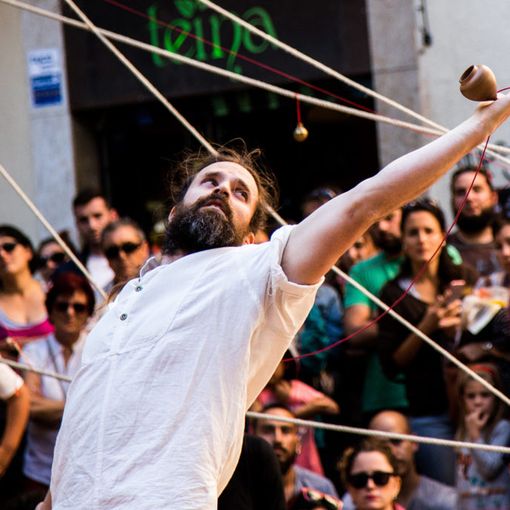 Due spettacoli ci nuovo circo con la compagnia catalana Eia e la francese La Belle Apocalypse alla FLIC e allo Spazio FLIC di Torino