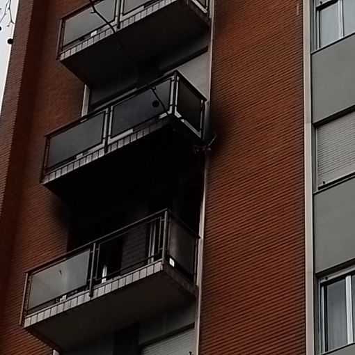 Fuga di gas, esplosione e incendio: mattinata di paura in corso Agnelli [FOTO]