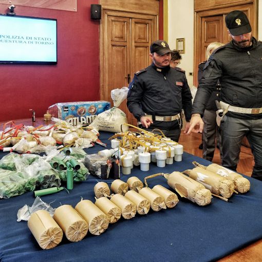Maxi sequestro di botti di Capodanno: 2 arresti a Torino