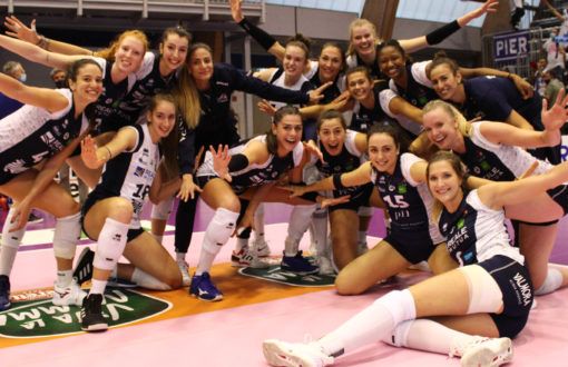 esultanza ragazze fenera chieri volley