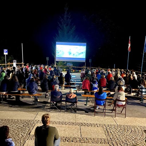 A Sauze di Cesana proiezione del film &quot;La morte sospesa&quot; sulla grande impresa nelle Ande del 1985