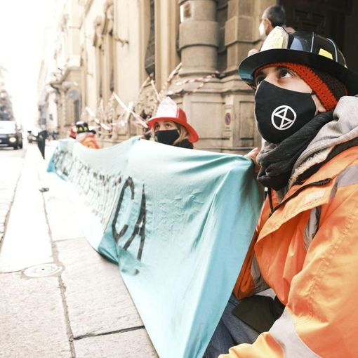 Finti pompieri a Palazzo Lascaris: nuova azione di Extinction Rebellion