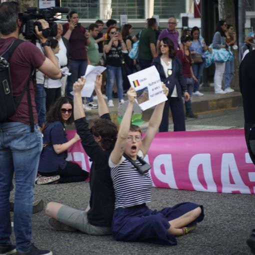 Eurovision, Extinction Rebellion bloccano il traffico davanti al Pala Olimpico: &quot;Non ci sarà musica su un pianeta morto&quot;