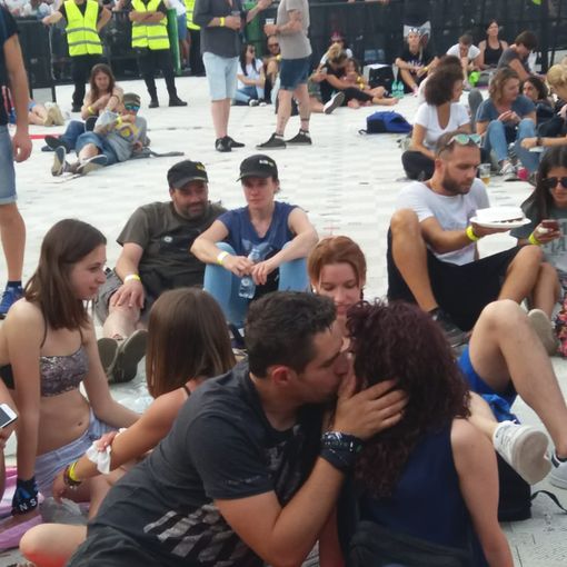 Bolgia per Vasco: lunghe code sotto il sole, ma un gruppetto di fan passerà la serata &quot;al fresco&quot;