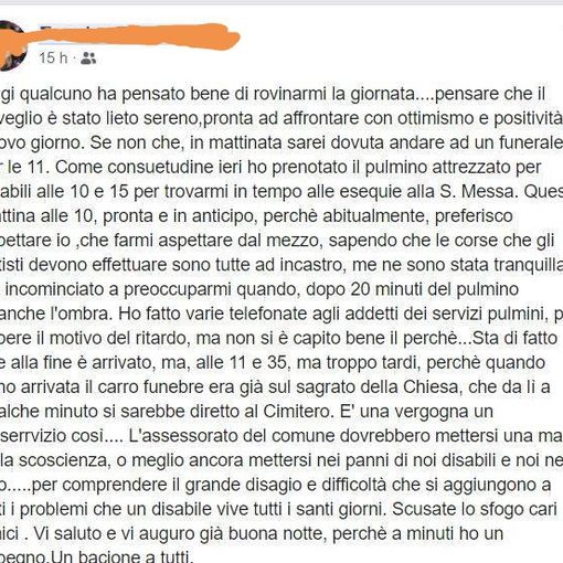 Disabile in ritardo al funerale perché il pulmino non ha rispettato l'orario: &quot;Il Comune di Torino si deve vergognare&quot;