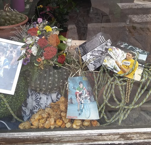 Parella, vetrina-tributo per Felice Gimondi in Piazza Chironi
