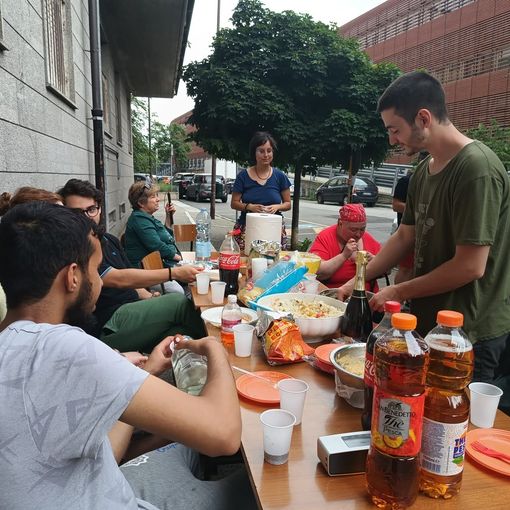 Pranzi, merende, cene condivise e musica: sabato e domenica torna la Festa dei Vicini