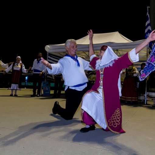 Moussaka, Ouzo e musiche tradizionali: la Grecia sbarca a Rivoli a ritmo di Sirtaki