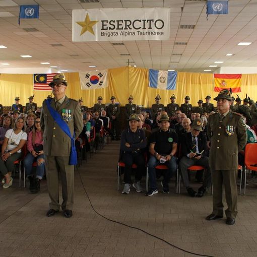 alpini che celebrano una ricorrenza