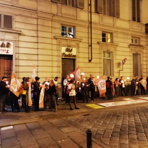 Luci nella Notte, fiaccolata davanti al Consiglio regionale per dire “mai più Bibbiano”