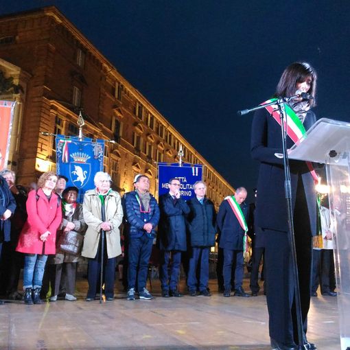 Torino, fiaccole per la Liberazione: oltre tremila al corteo (fotogallery)