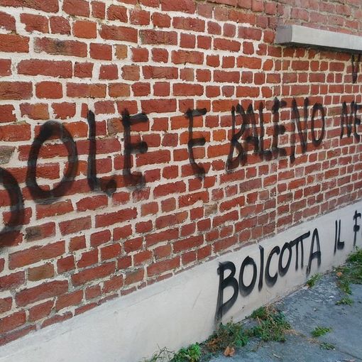 Scritte anarchiche contro Film Commission