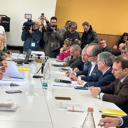 Firma del contratto di Stellantis tra aziende e sindacati