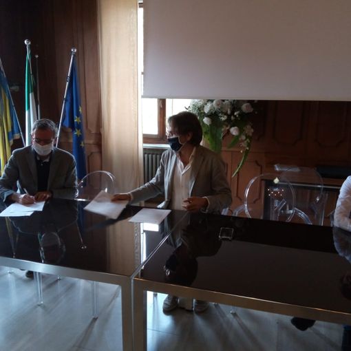 Regalare un &quot;So.rri.so&quot; a famiglie e imprese in difficoltà: firmato il protocollo tra Comune di Nichelino e Fondazione Operti