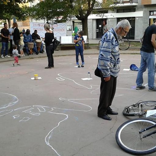 Flash mob in piazza Caduti ad Alpignano per la Giornata della Memoria e dell'Accoglienza