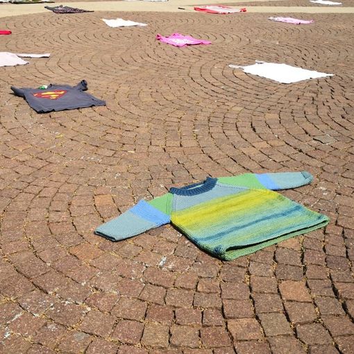 Primo flash mob post lockdown per l'ambiente a Torino: &quot;Il covid andrà via, ma non la crisi ecologica: agire ora per futuro dei bimbi&quot; [FOTO E VIDEO]