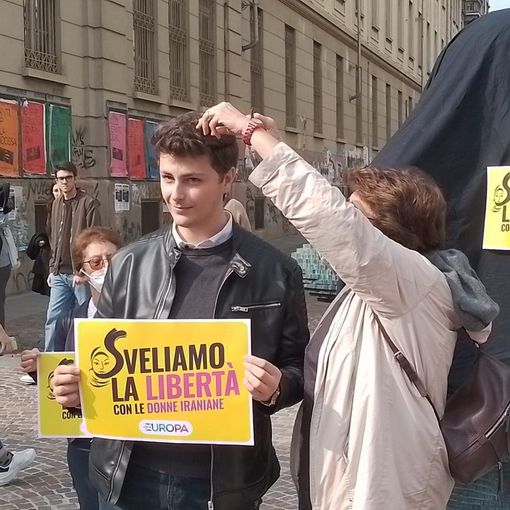 L'Associazione Marco Pannella ai Sindaci piemontesi: esponete foto delle vittime iraniane con la scritta 'Donne, Vita, Libertà'