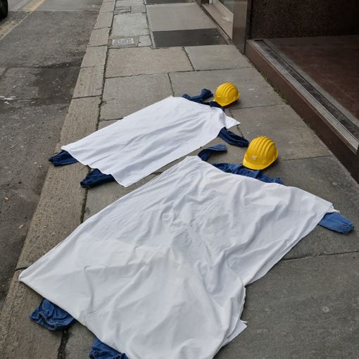 Sicurezza sul lavoro: a Torino un flash mob organizzato da Rifondazione comunista