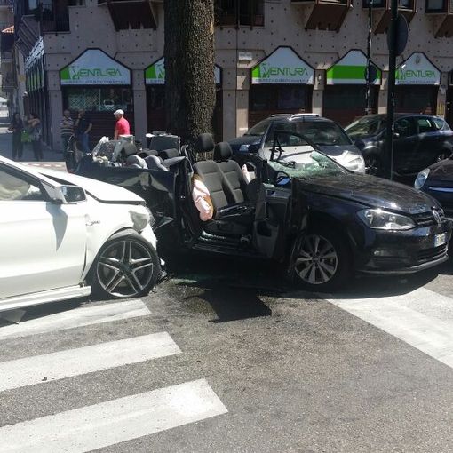 Schianto in corso Turati: tre auto coinvolte, una persona in prognosi riservata