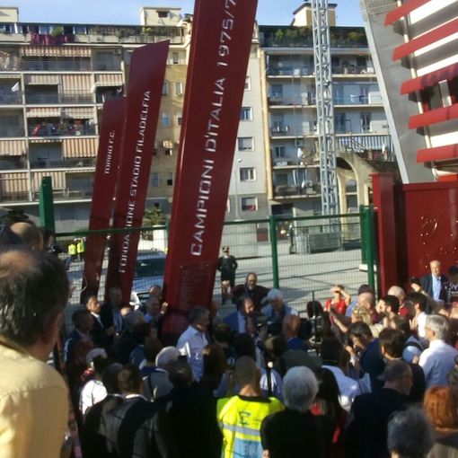Giocatori di ieri e oggi per celebrare il nuovo Fila. Pupi e Belotti più applauditi (FOTO E VIDEO)