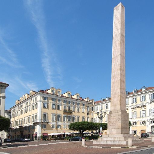A Torino, chi trova un obelisco trova... una scatola del tempo