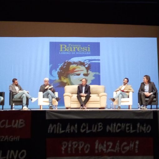 baresi sul palco del teatro superga